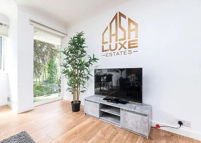 Cozy 3-Bedroom Flat Opposite Forest Recreation Ground