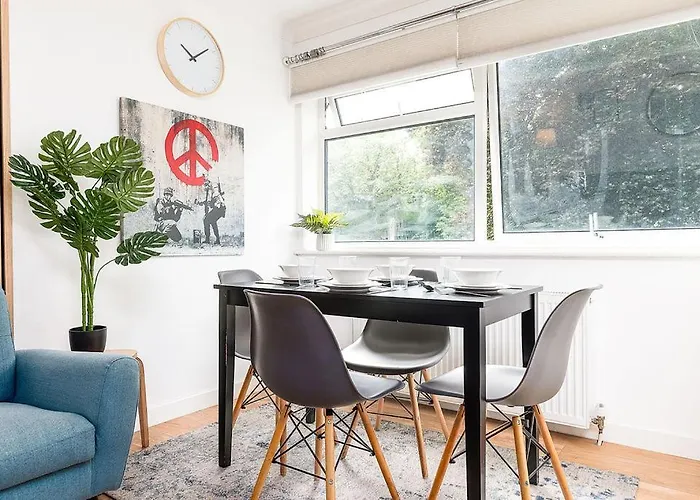 Cozy 3-Bedroom Flat Opposite Forest Recreation Ground