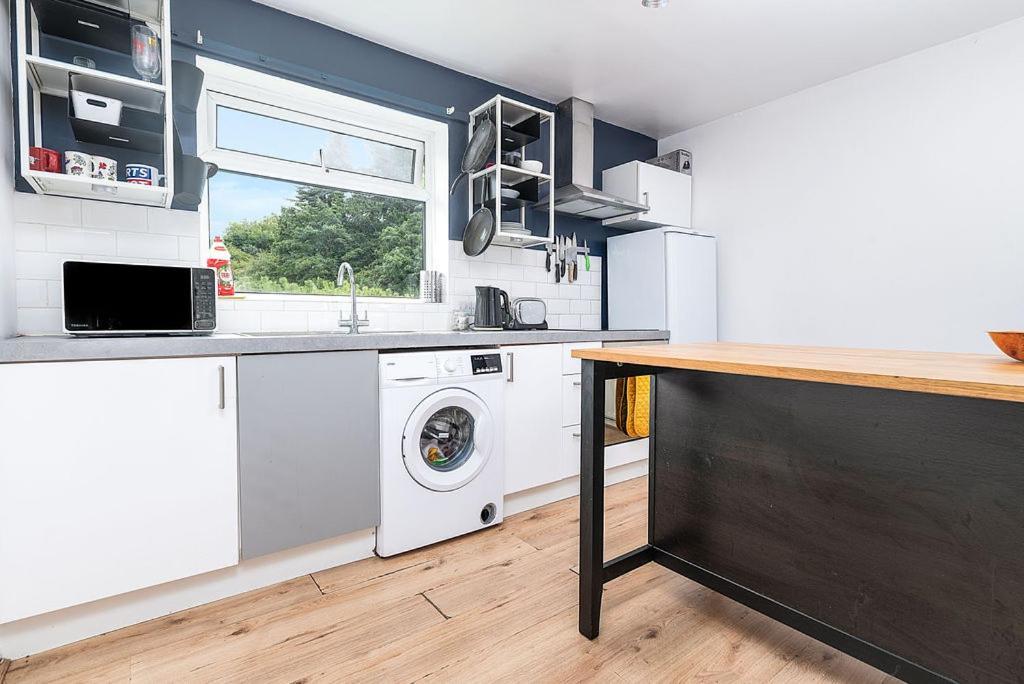 Cozy 3-bedroom Flat Opposite Forest Recreation Ground Appartement
