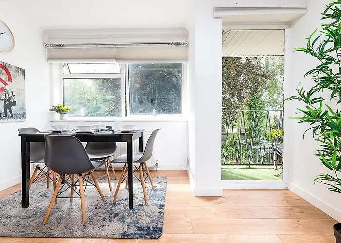 Cozy 3-Bedroom Flat Opposite Forest Recreation Ground